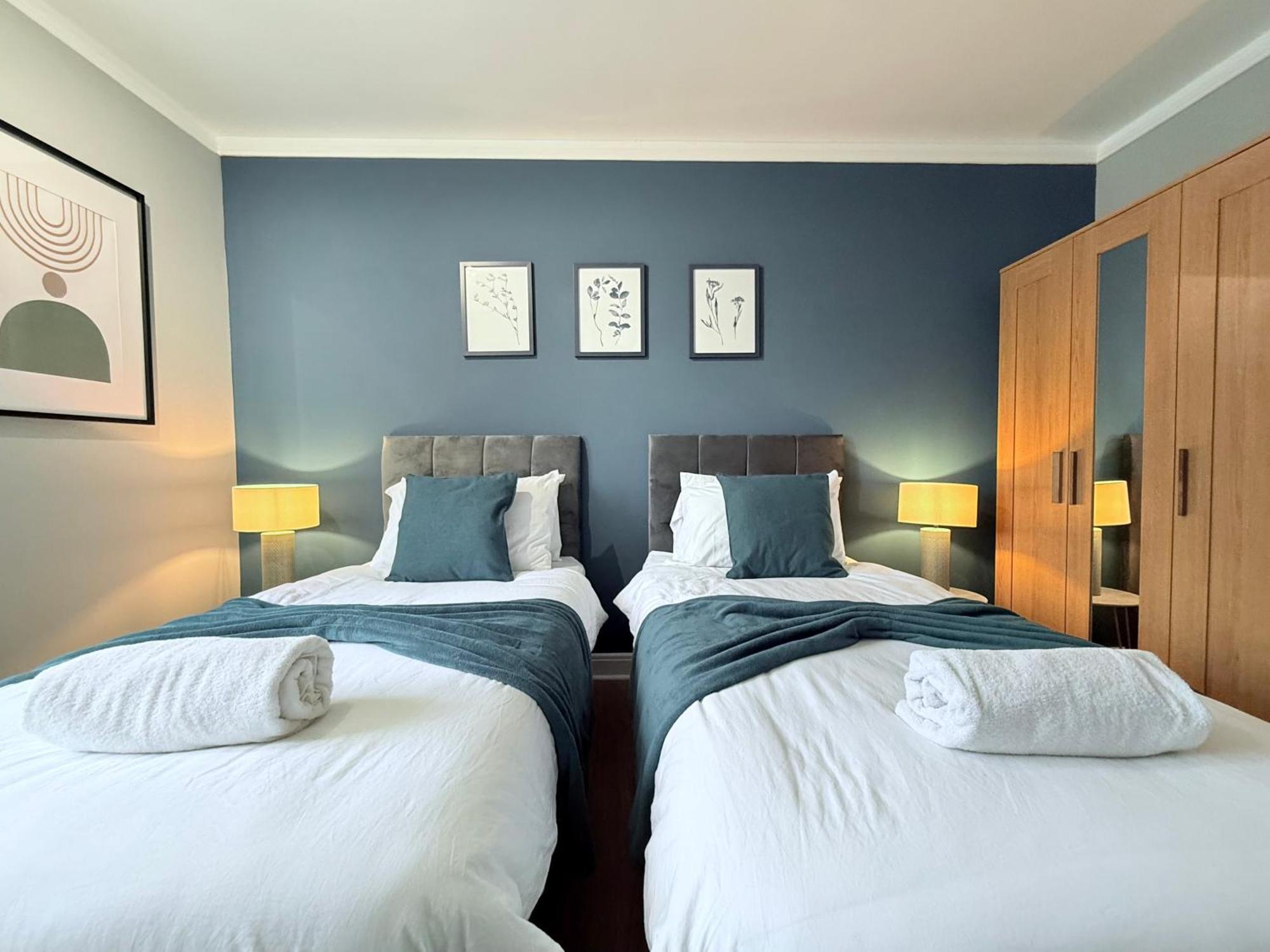 Staylondon - Sleeps 6 With Free Parking - Tourist, Concerts & Matches Apartament Londra